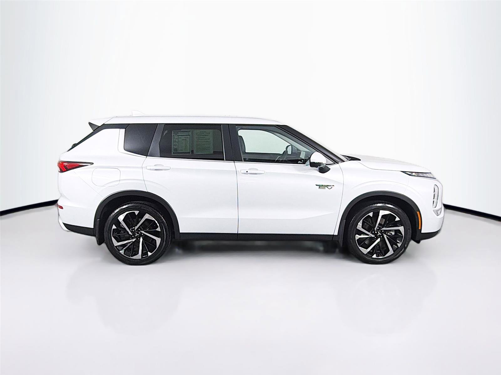 Used 2024 Mitsubishi Outlander 4WD Plug-In Hybrid image 8