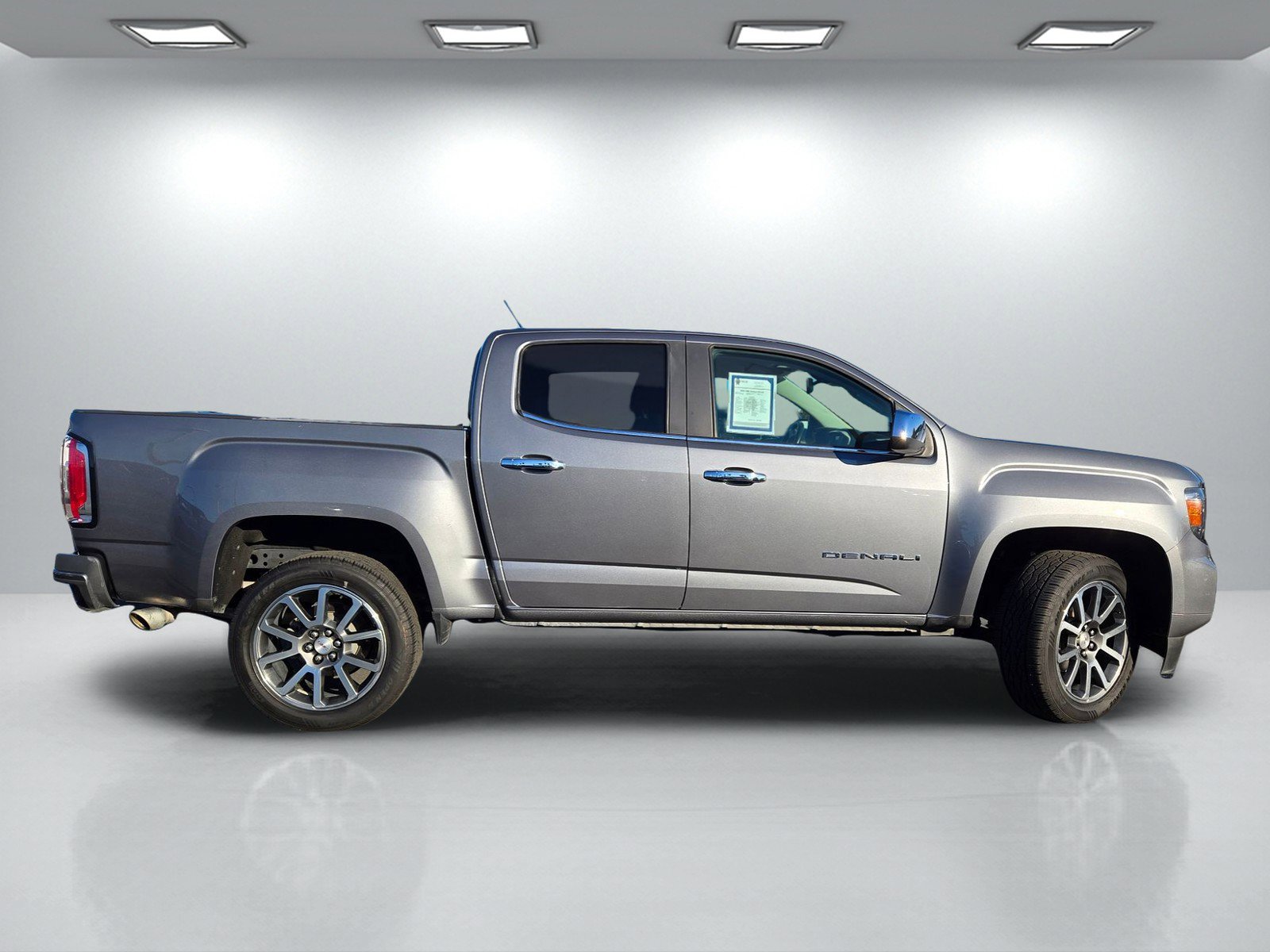Used 2021 GMC Canyon Denali image 3