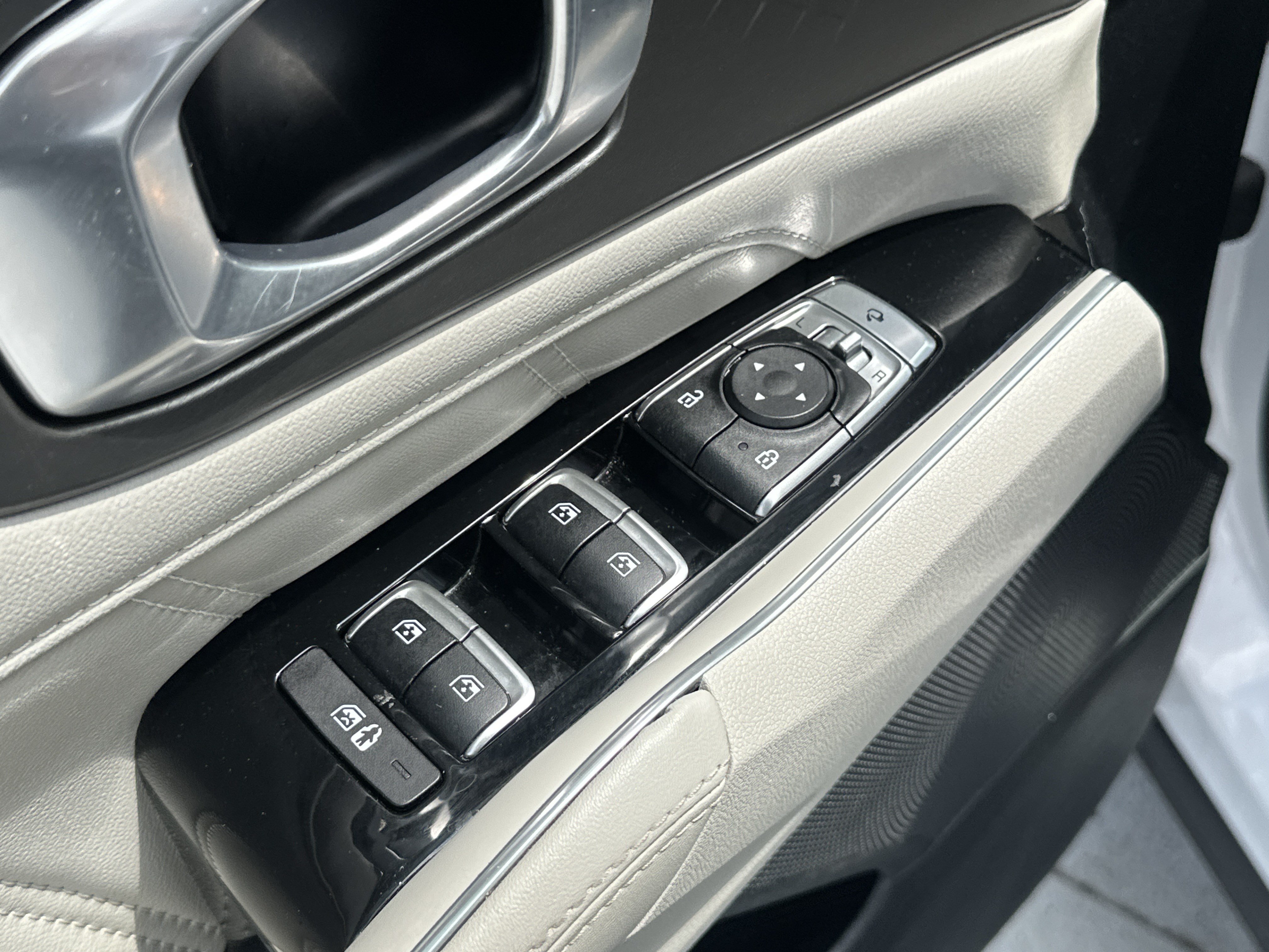 Used 2023 Kia Sorento SX FWD image 15