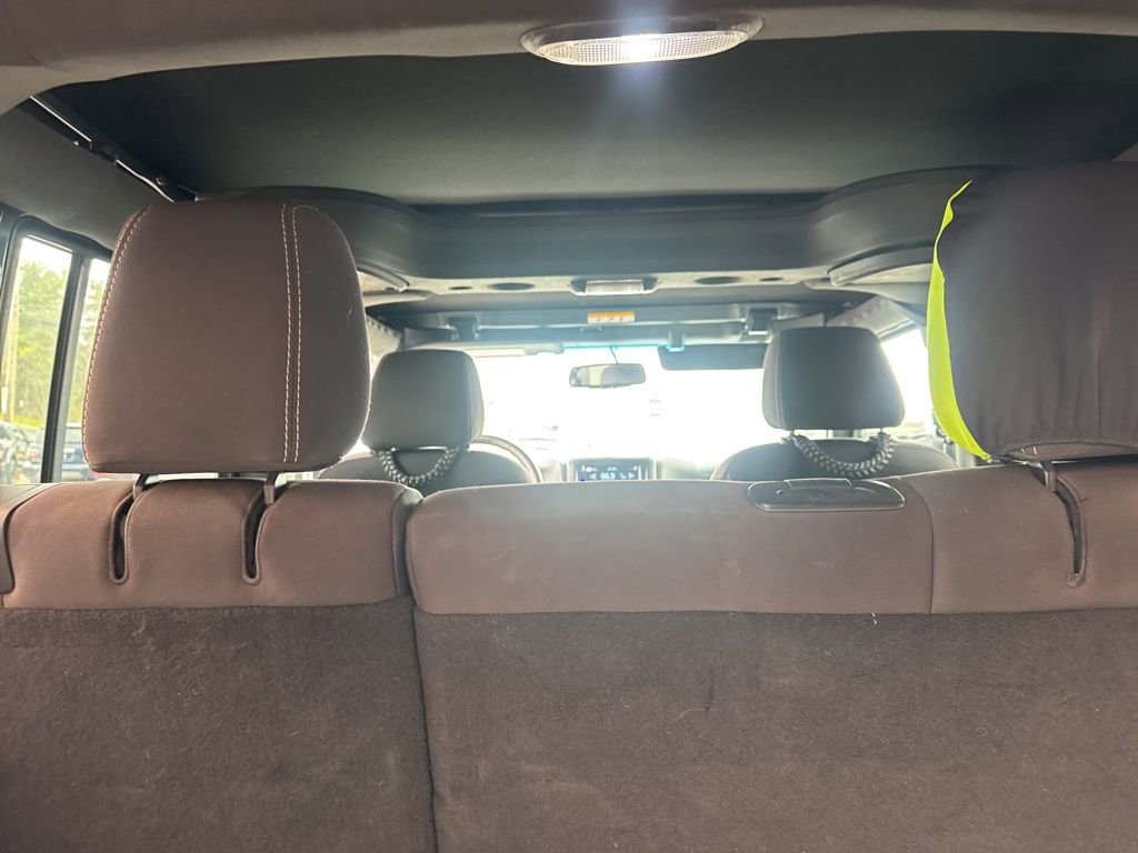 Used 2015 Jeep Wrangler Unlimited Rubicon image 15