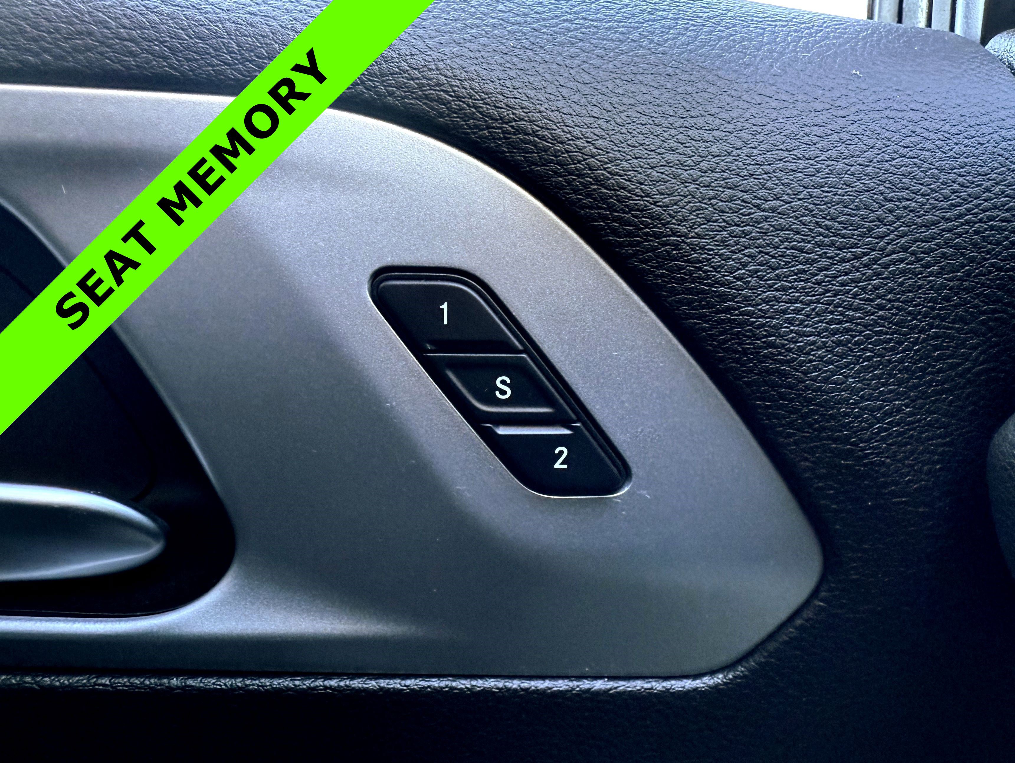 Used 2020 Chrysler Pacifica Touring-L w/ S Appearance Package image 16