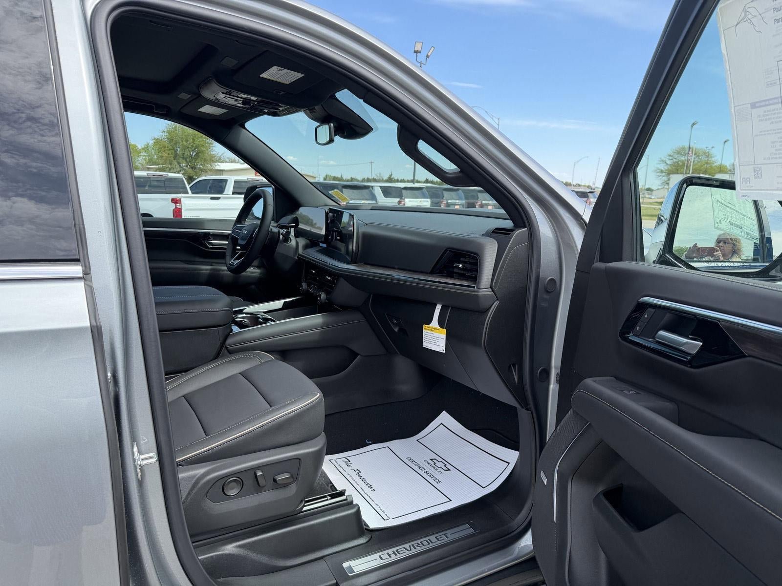 New 2026 Chevrolet Suburban Premier AWD/4WD image 11