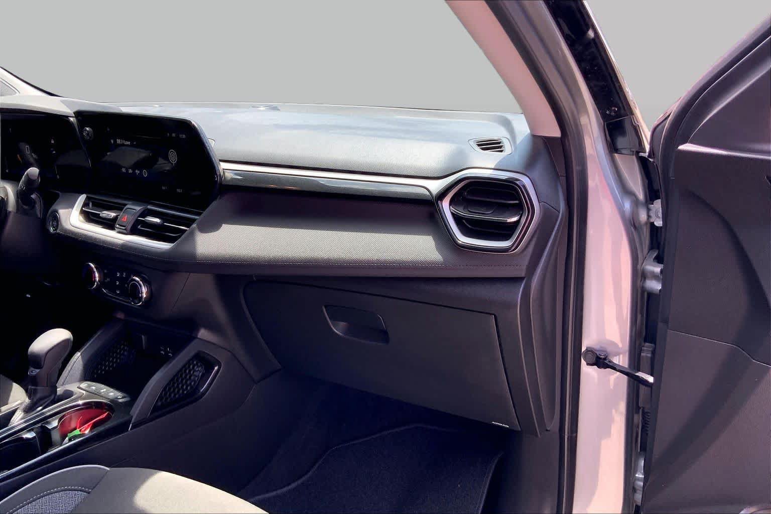 Used 2024 Chevrolet TrailBlazer LS w/ LS Convenience Package FWD image 17