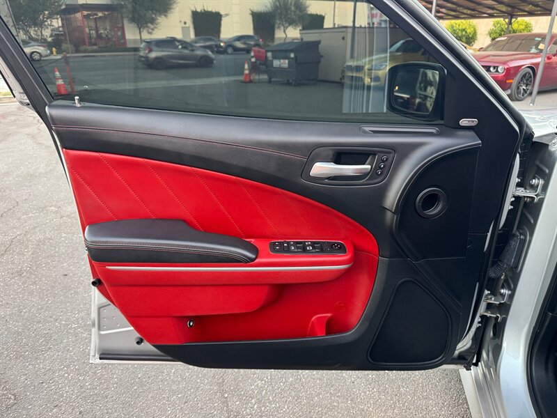 Used 2019 Dodge Charger Scat Pack w/ Dynamics Package RWD image 18