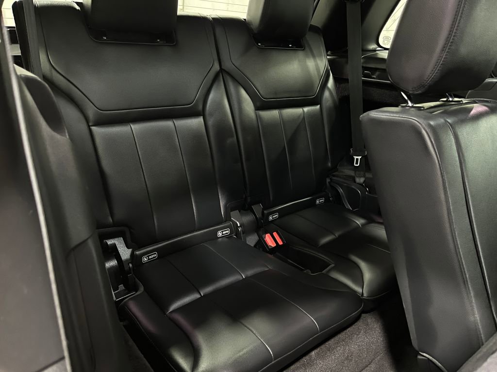 Used 2020 Land Rover Discovery HSE image 33
