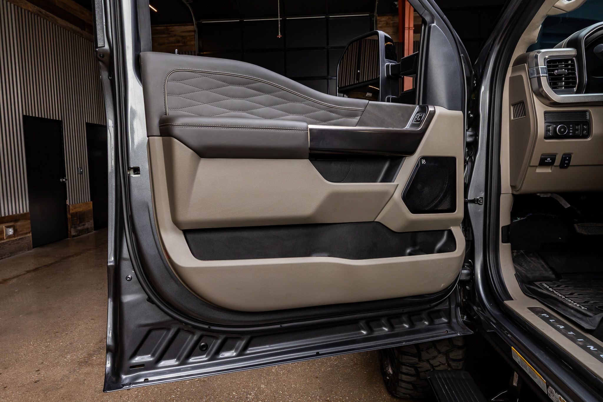 Used 2026 Ford F450 Platinum w/ Platinum Plus Package image 33