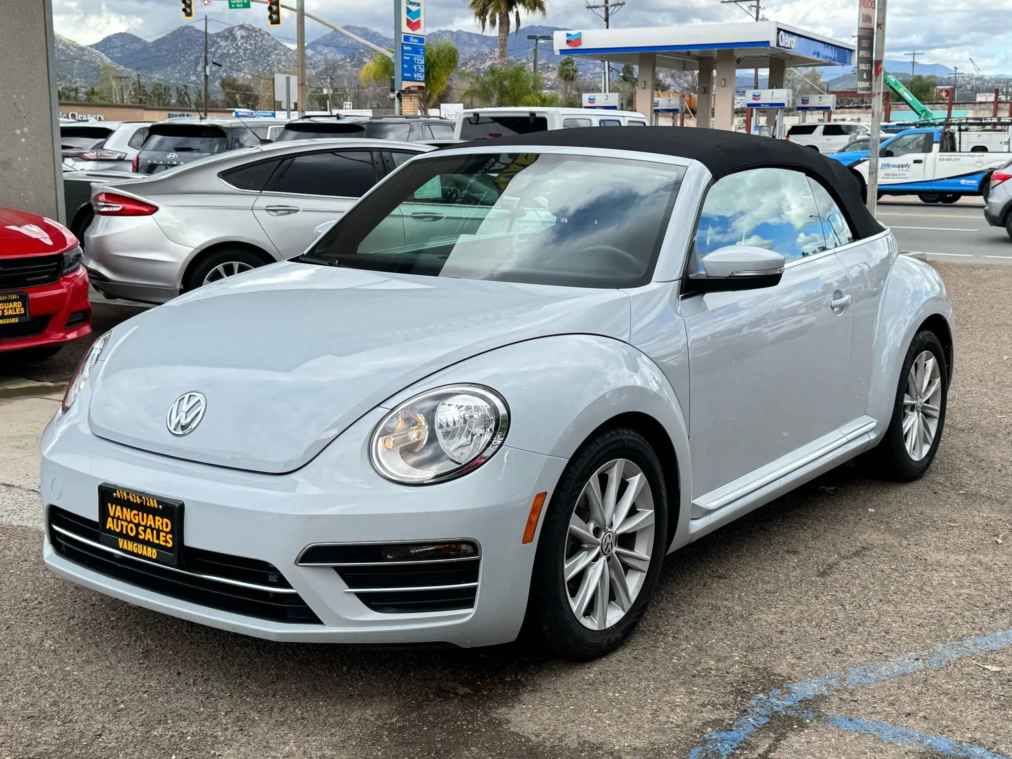 Used 2018 Volkswagen Beetle 2.0T S w/ Style & Comfort Package image 6