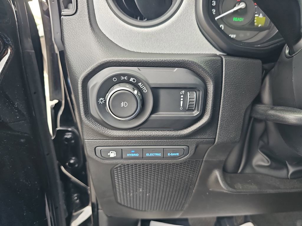 Used 2024 Jeep Wrangler Unlimited w/ Convenience Group AWD/4WD image 31