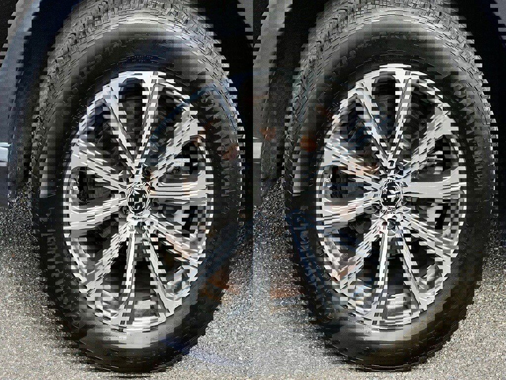 Used 2024 Mercedes-Benz GLC 300 4MATIC image 5