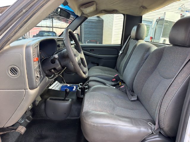 Used 2005 Chevrolet Silverado 2500 W/T w/ Snow Plow Prep Package AWD/4WD image 10