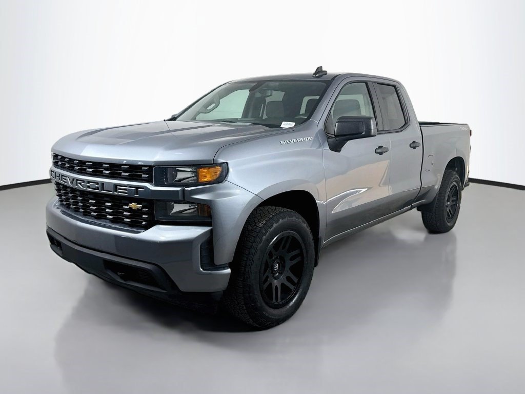 Used 2020 Chevrolet Silverado 1500 Custom w/ Custom Value Package AWD/4WD image 4