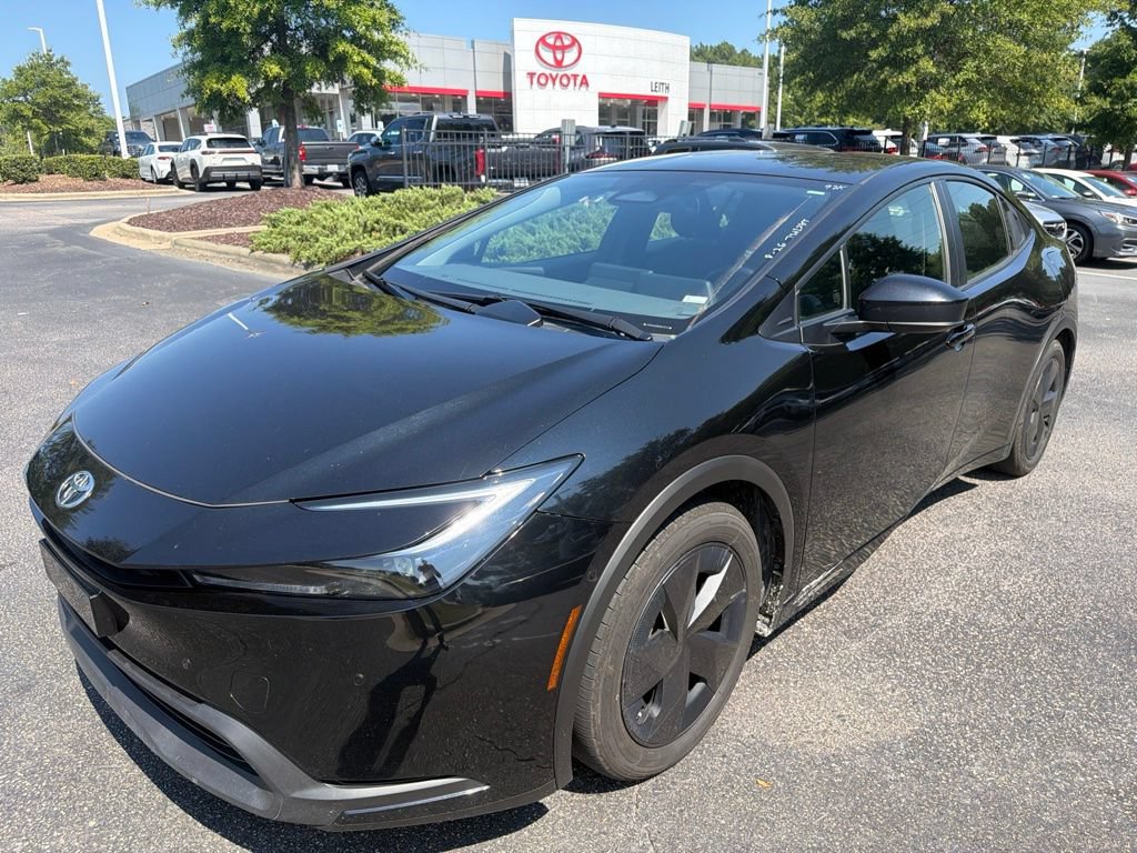 Used 2024 Toyota Prius LE FWD image 1
