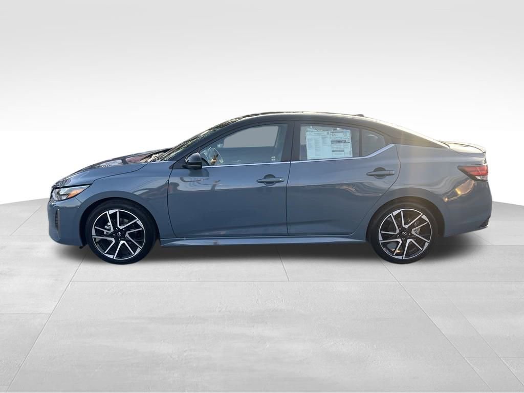 Used 2025 Nissan Sentra SR w/ SR Premium Package image 2