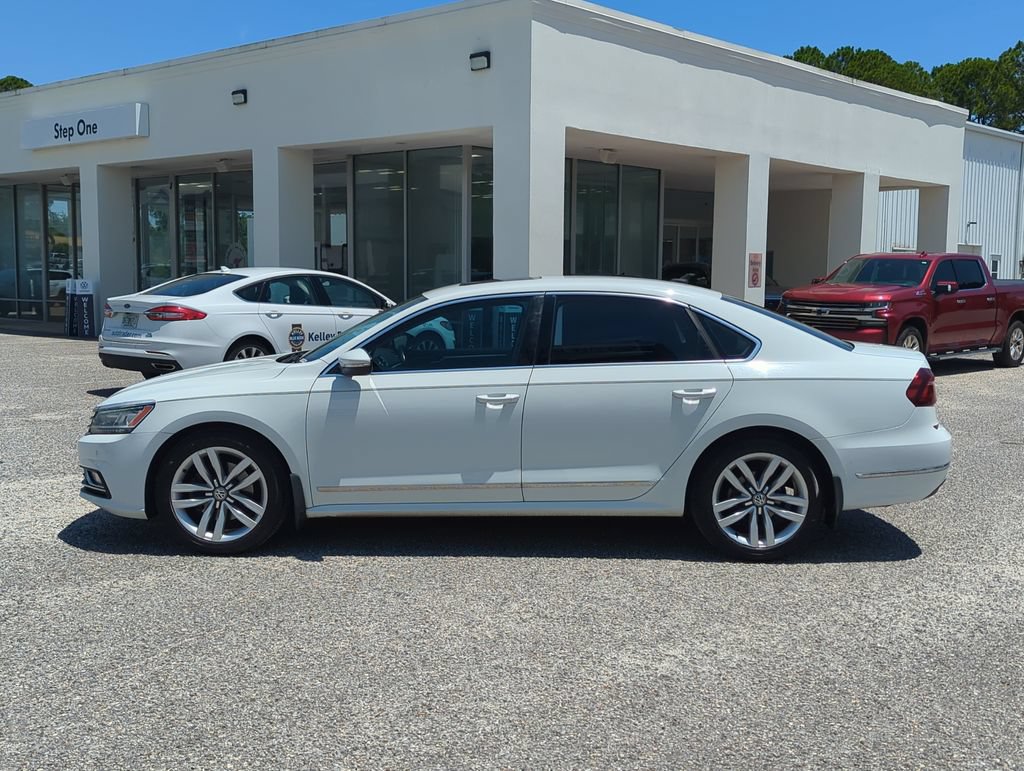 Used 2017 Volkswagen Passat 1.8T SE FWD image 4