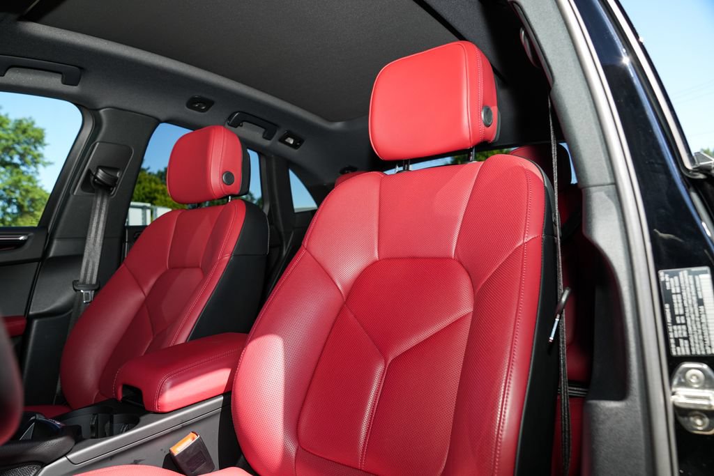 Certified 2026 Porsche Macan AWD/4WD image 22