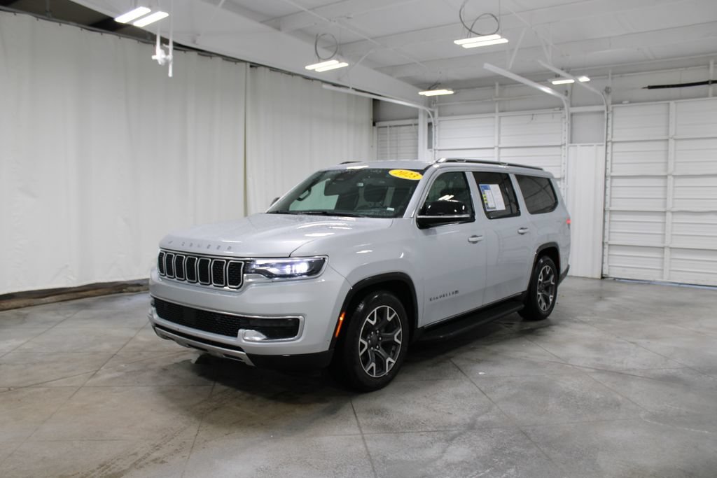 Used 2023 Jeep Wagoneer L Series III w/ Preferred Equipment Group AWD/4WD image 4
