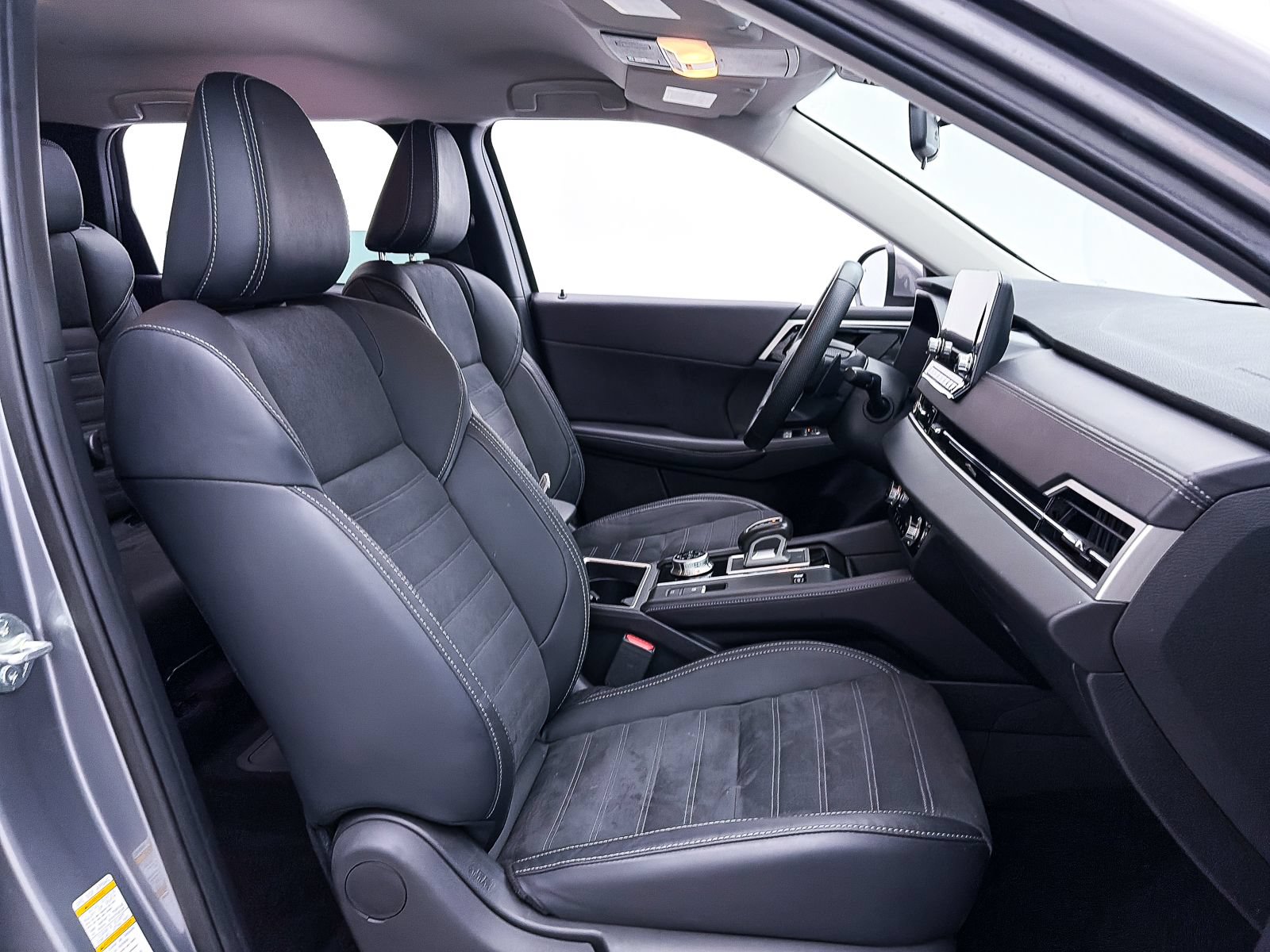 Used 2023 Mitsubishi Outlander SE AWD/4WD image 34