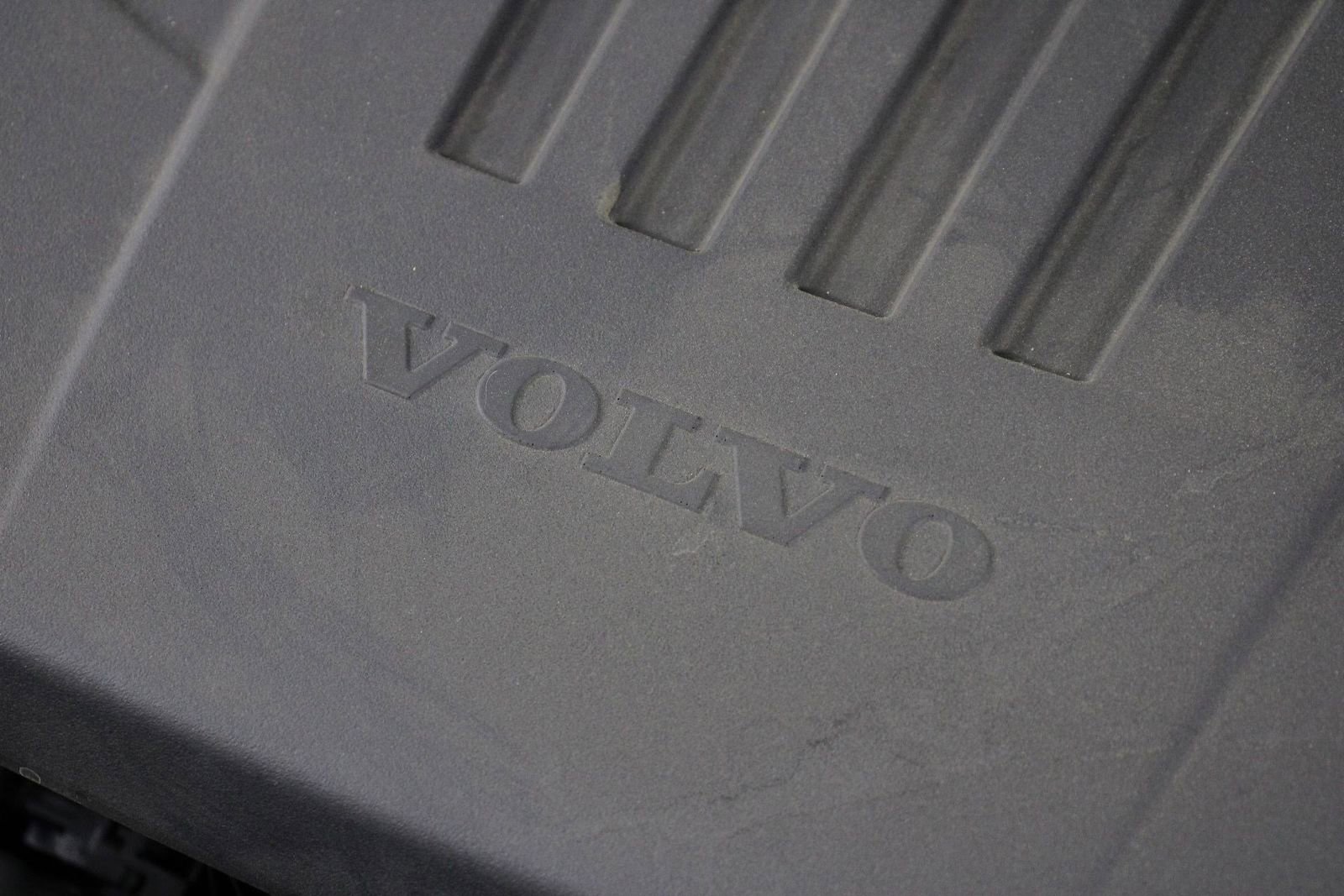 Certified 2025 Volvo S60 B5 Core image 25