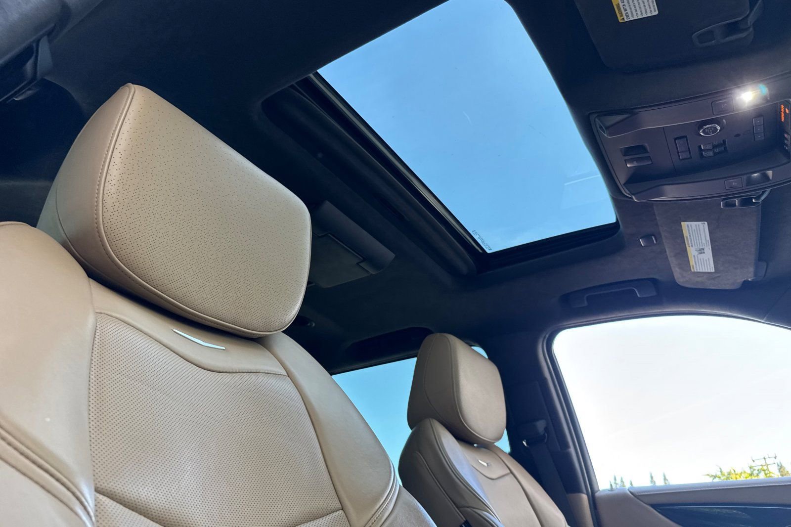 Used 2019 Cadillac Escalade ESV Platinum AWD/4WD image 18