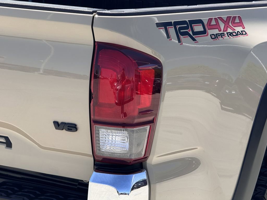 Used 2019 Toyota Tacoma TRD Off-Road image 10