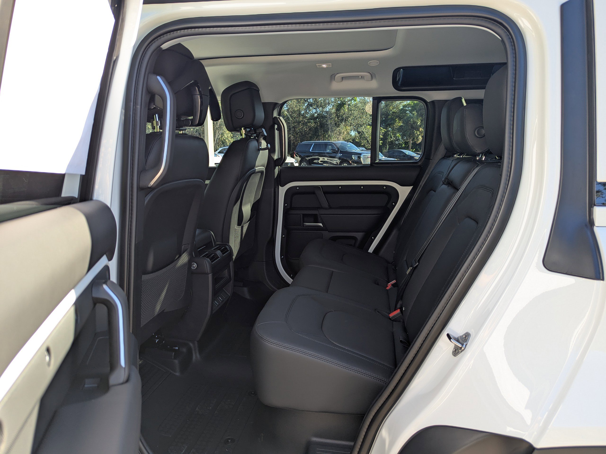 New 2026 Land Rover Defender 110 S image 18