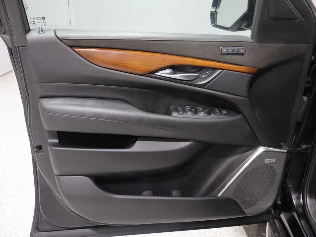 Used 2018 Cadillac Escalade ESV Premium Luxury AWD/4WD image 13