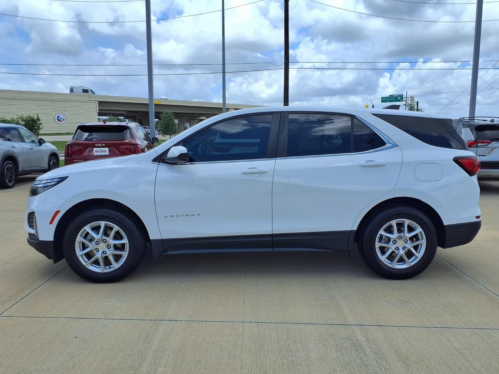 Used 2023 Chevrolet Equinox LT FWD image 3