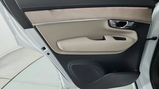 Certified 2026 Volvo XC90 B6 Plus w/ Protection Package Premier AWD/4WD image 28
