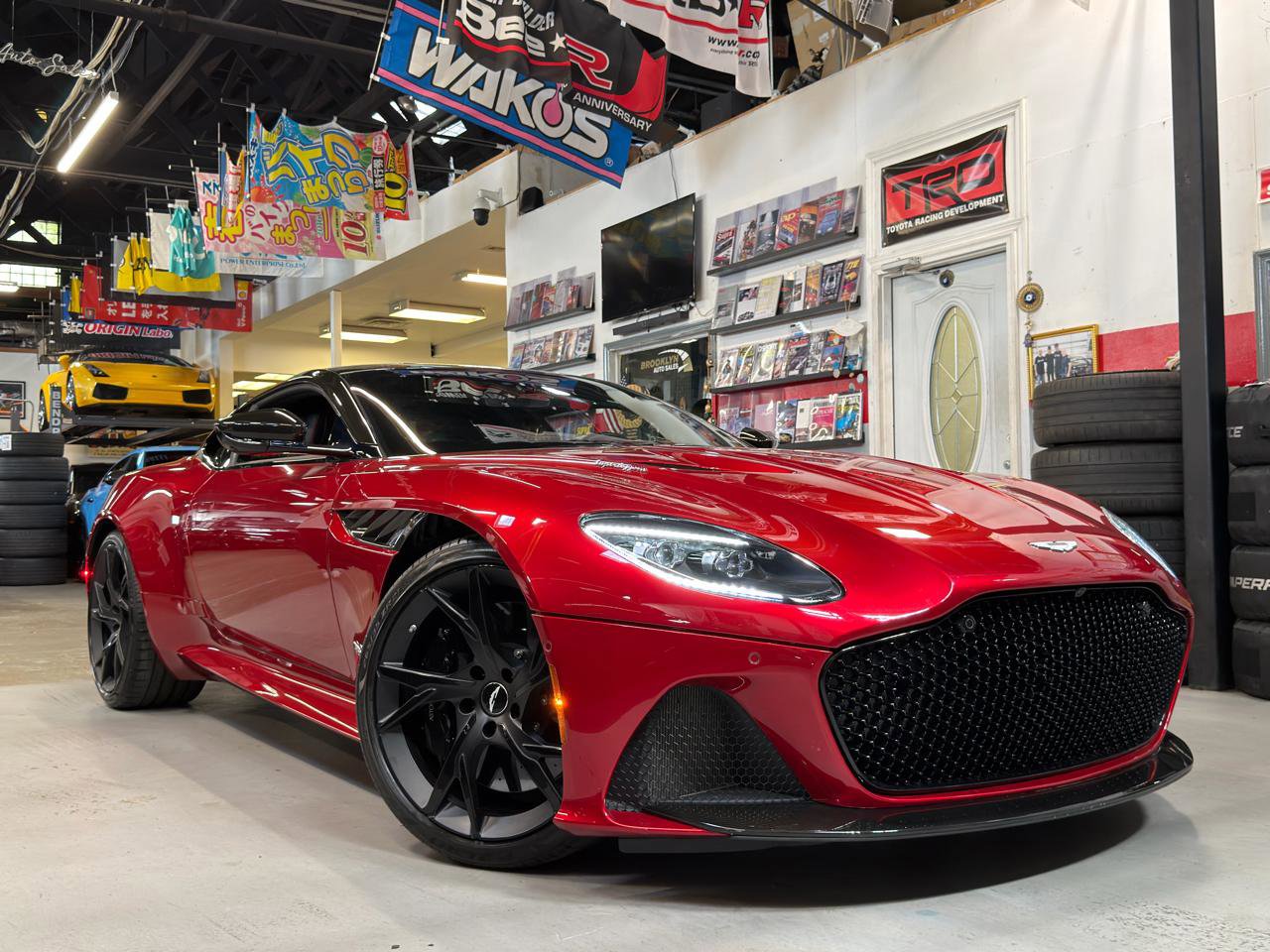 Used 2019 Aston Martin DBS Superleggera RWD image 1