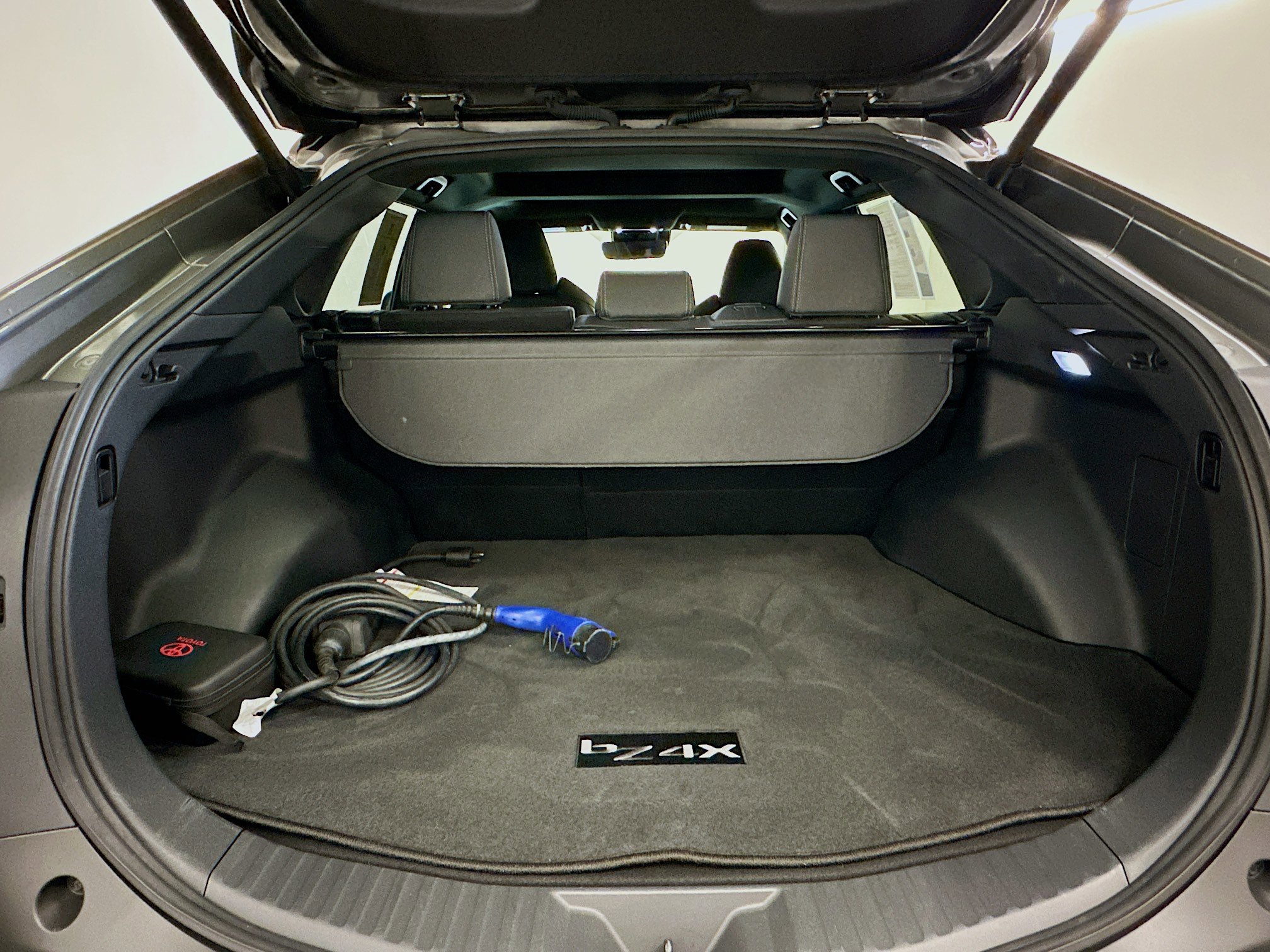 Used 2023 Toyota bZ4X Limited w/ Weather Package AWD/4WD image 31