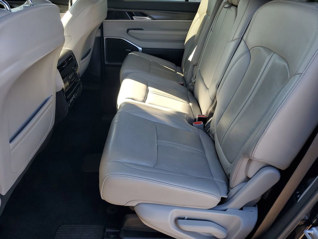 Used 2023 Jeep Wagoneer Series III w/ Preferred Equipment Group image 22