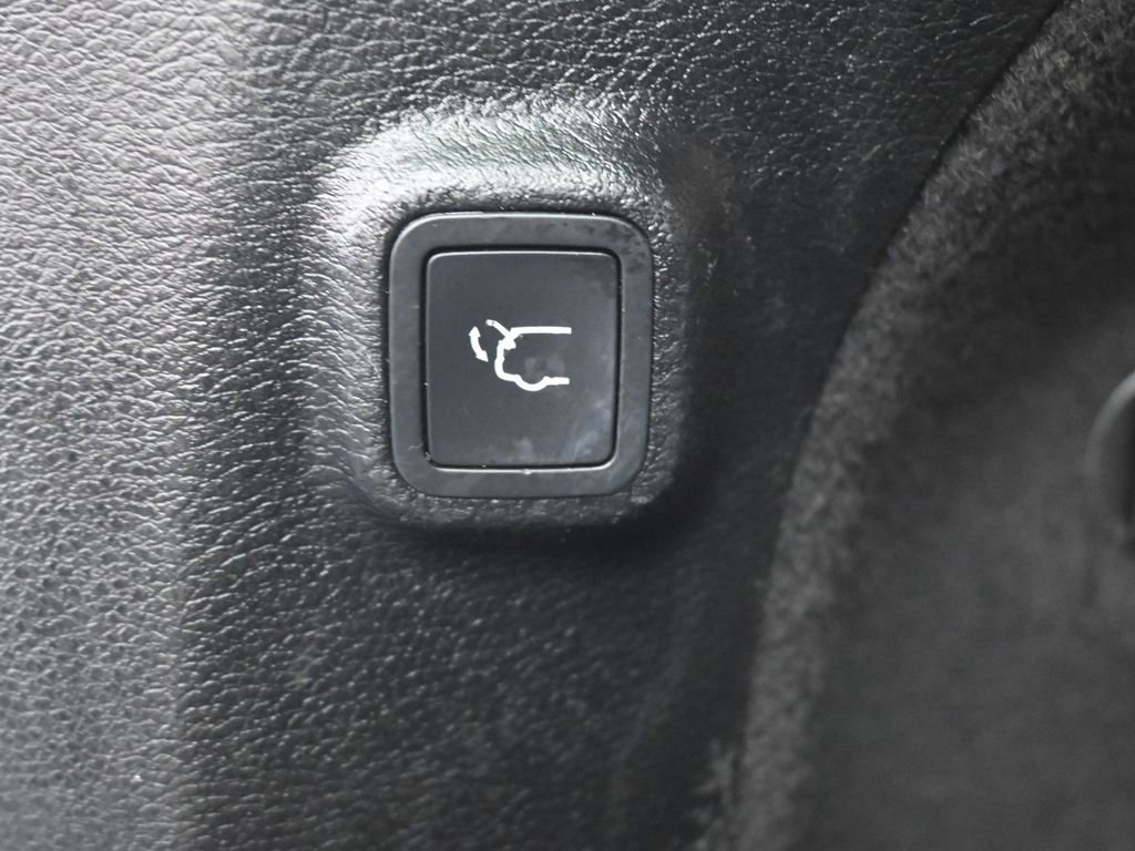 Used 2019 Jeep Cherokee Limited w/ Luxury Group AWD/4WD image 24