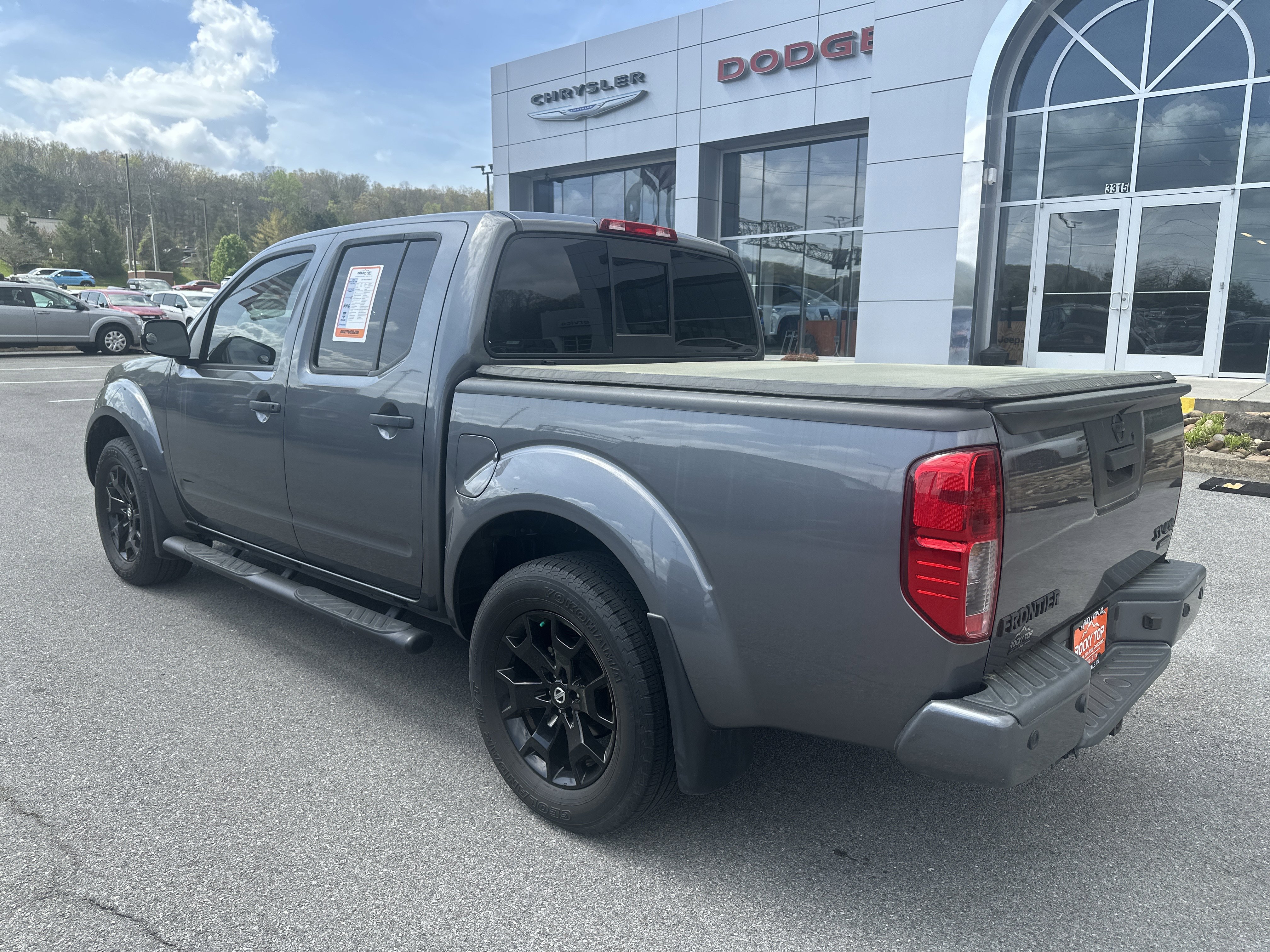 Used 2021 Nissan Frontier SV w/ Midnight Edition Floor Mats AWD/4WD image 11