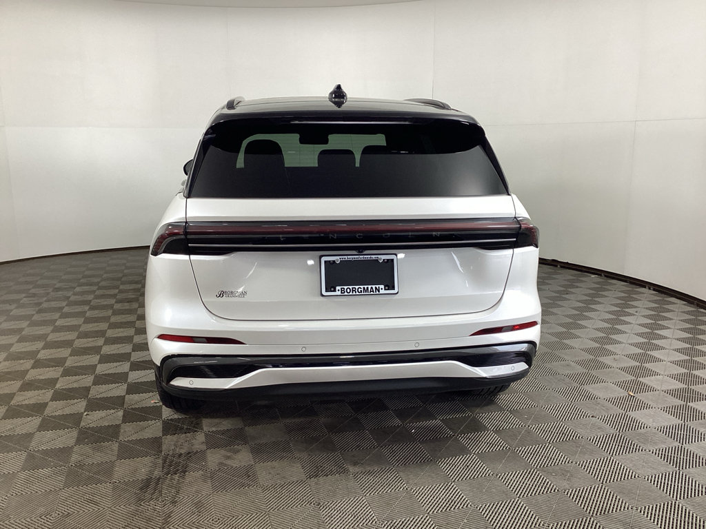 Used 2025 Lincoln Nautilus Reserve AWD/4WD image 3