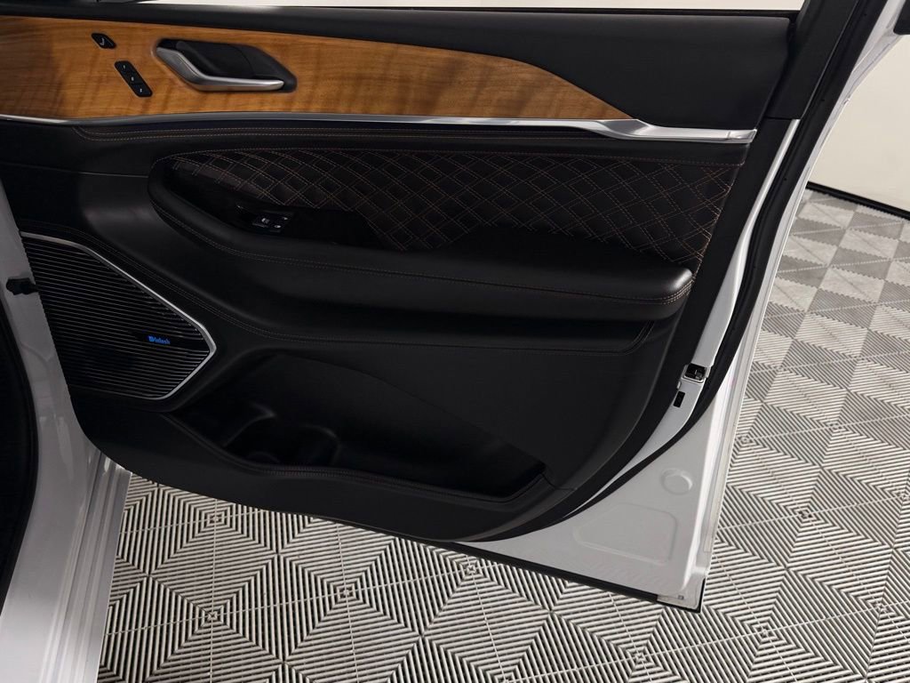 Certified 2023 Jeep Grand Cherokee L Summit AWD/4WD image 34