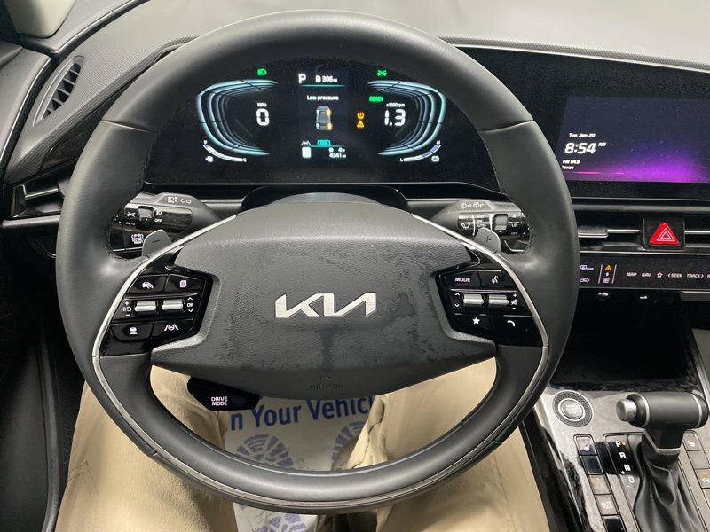 Used 2024 Kia Niro EX Touring image 26