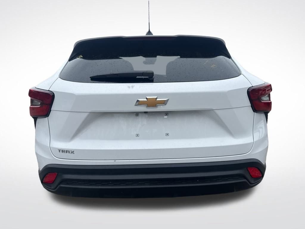 Used 2025 Chevrolet Trax LS image 5