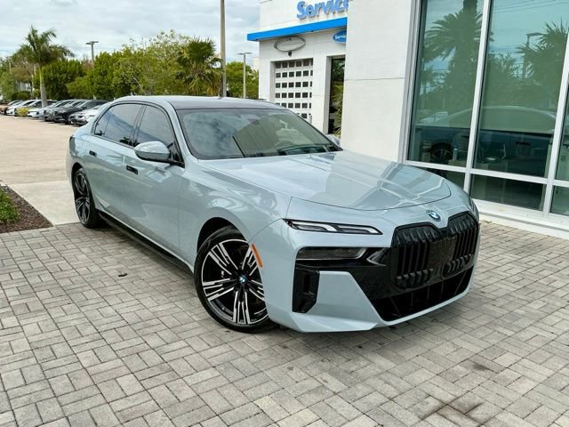 Used 2023 BMW i7 xDrive60 AWD/4WD image 1