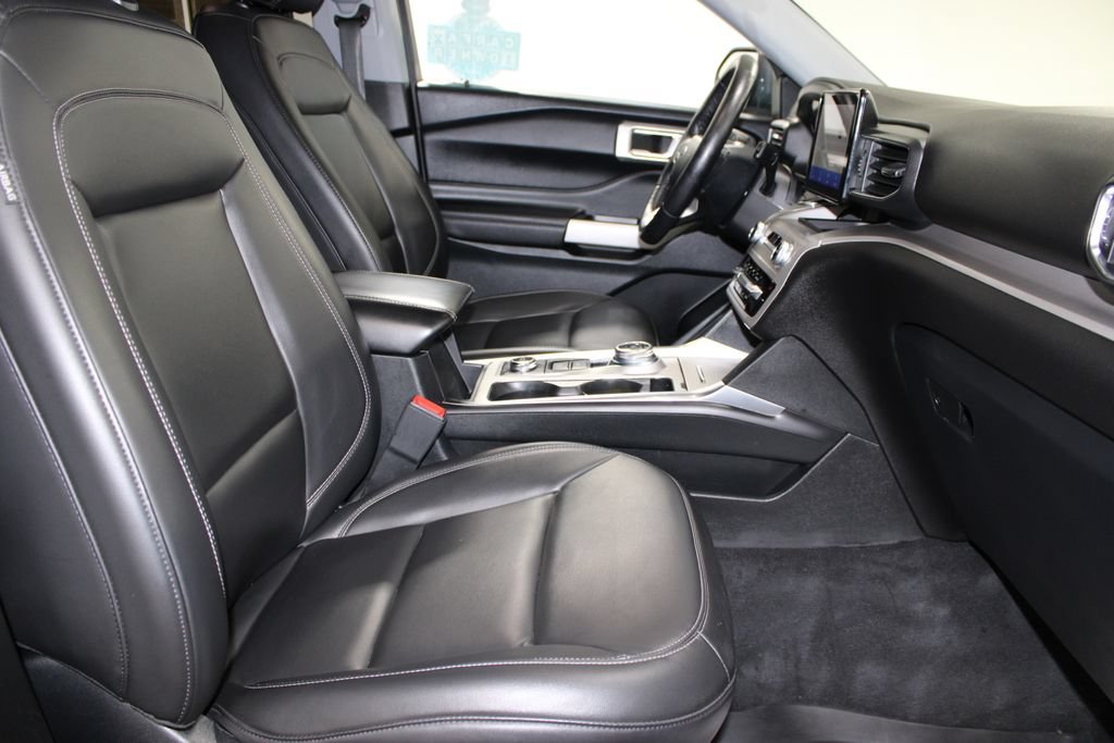 Used 2023 Ford Explorer XLT w/ Equipment Group 202A AWD/4WD image 29