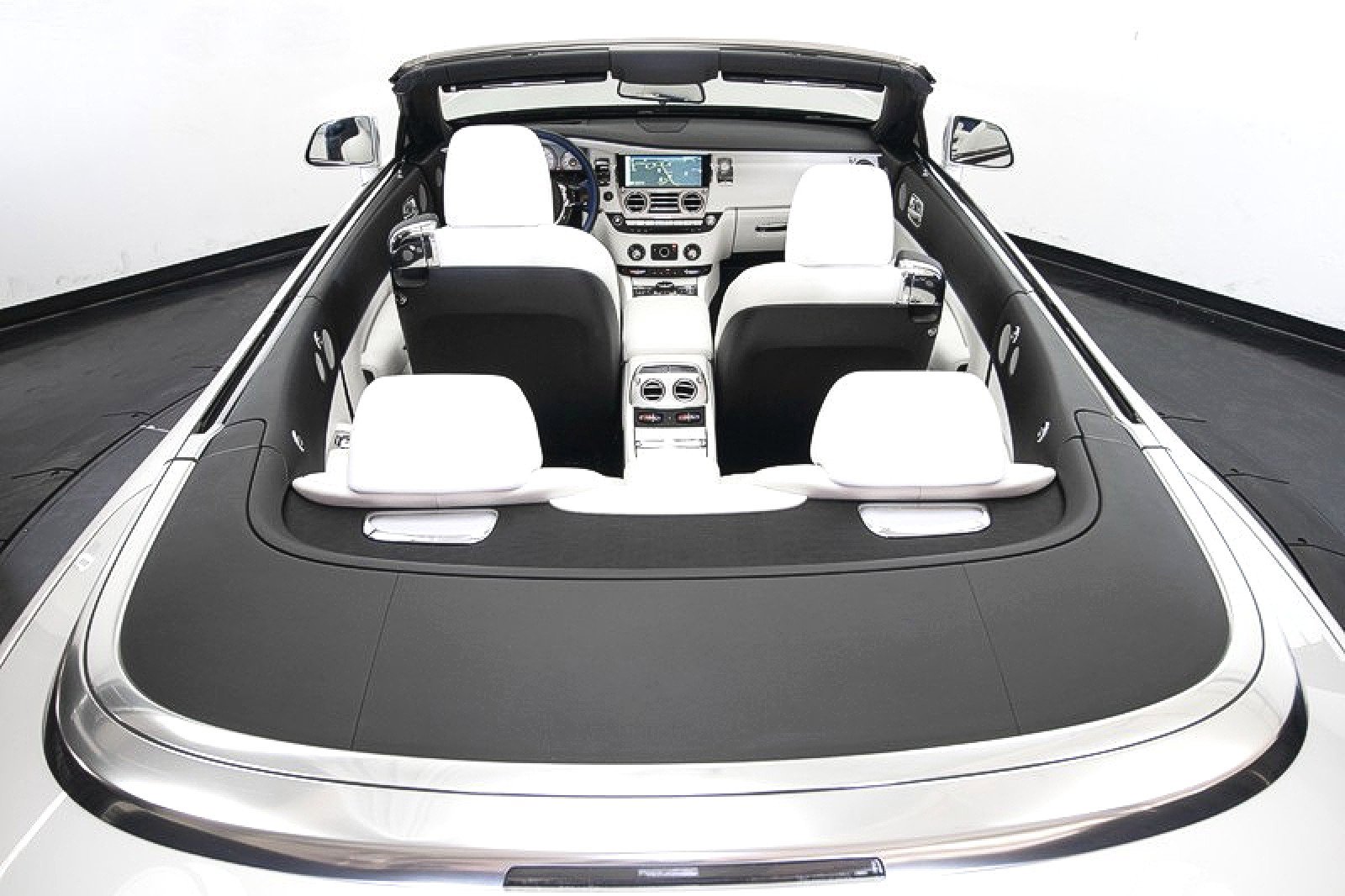 Used 2017 Rolls-Royce Dawn image 12