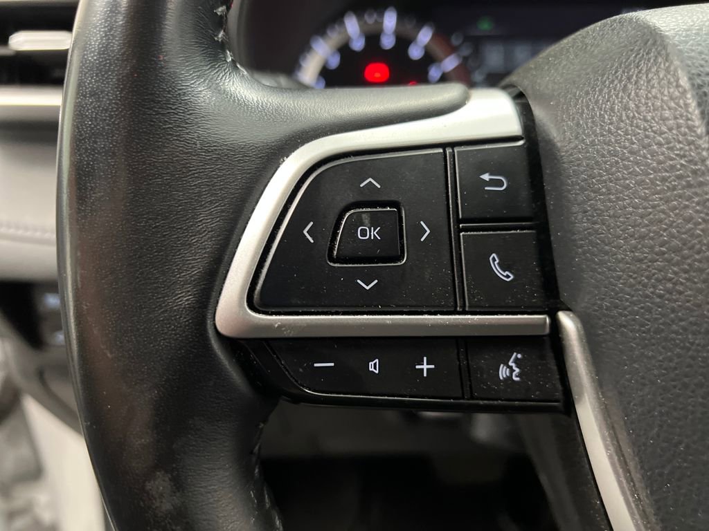 Used 2023 Toyota Highlander LE image 15