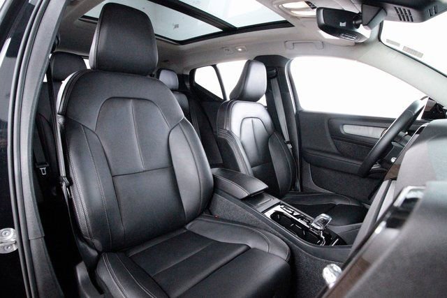 Certified 2025 Volvo XC40 B5 Plus image 22