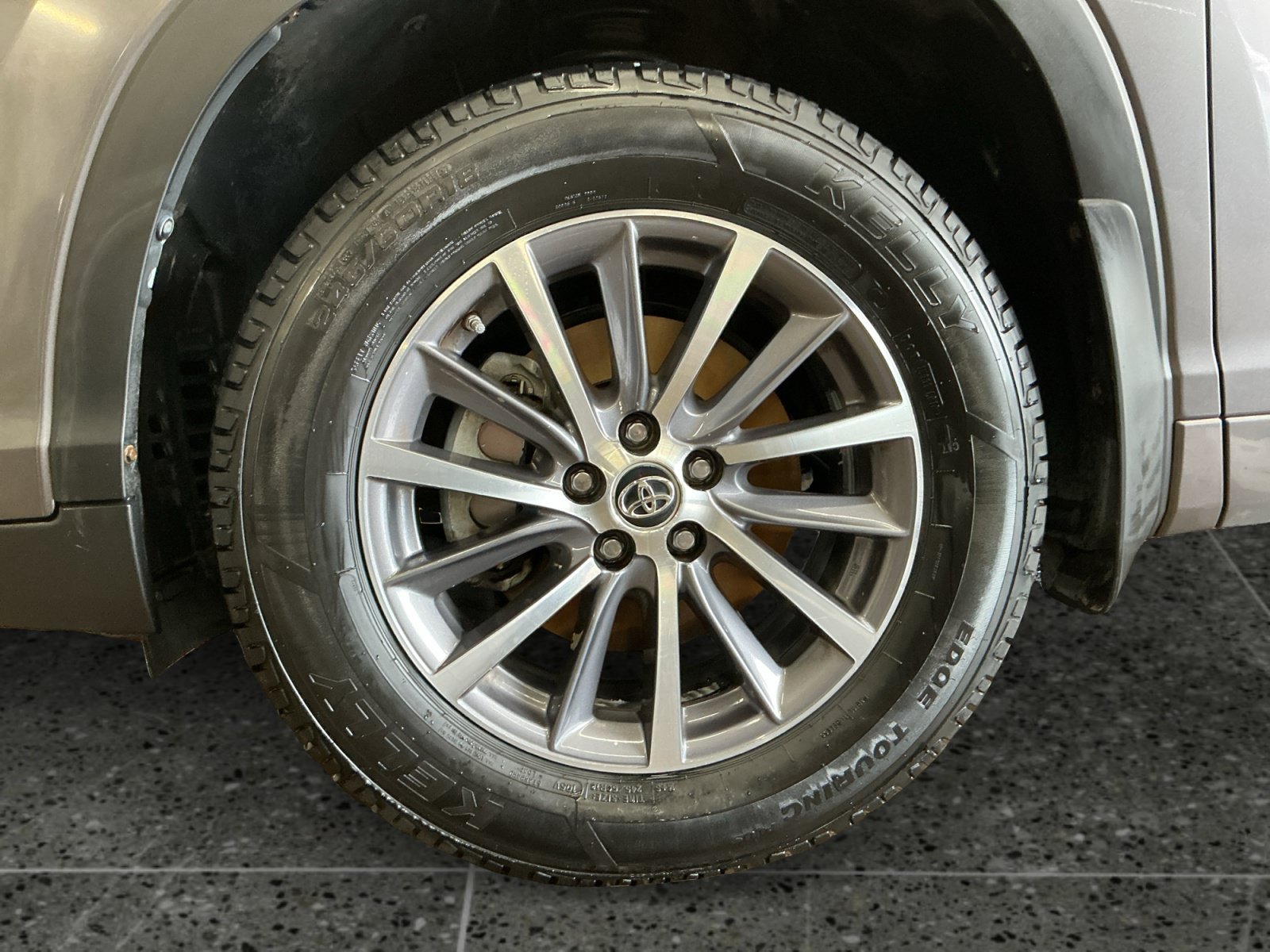 Used 2018 Toyota Highlander XLE AWD/4WD image 14