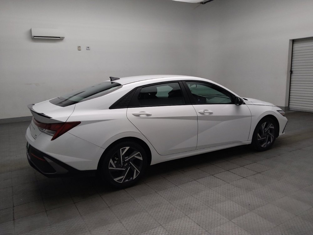 Used 2025 Hyundai Elantra SEL FWD image 10
