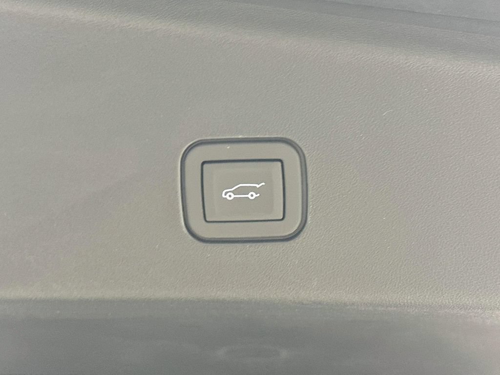 New 2026 Cadillac Vistiq Luxury w/ LPO, Floor Liner Package AWD/4WD image 34