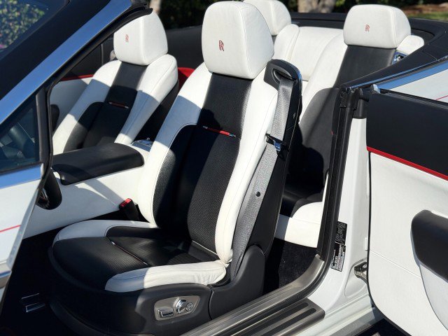 Used 2018 Rolls-Royce Dawn image 23