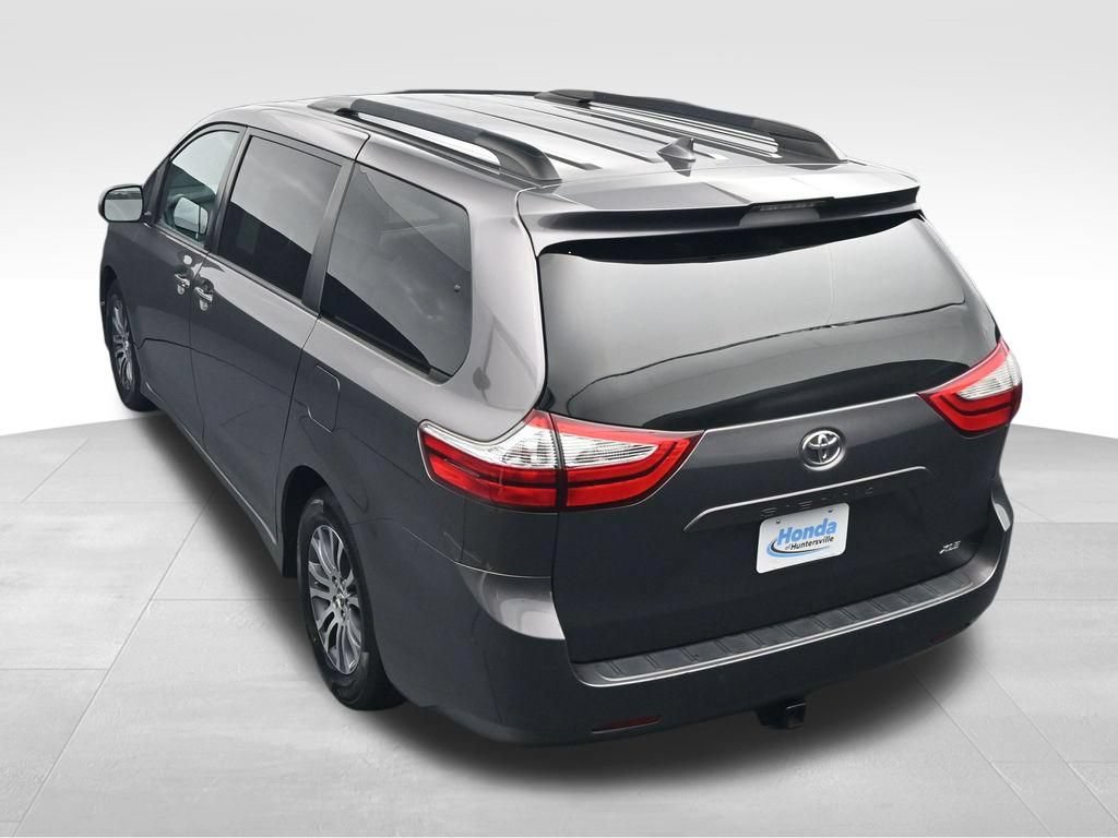 Used 2018 Toyota Sienna XLE w/ XLE Navigation Package FWD image 29