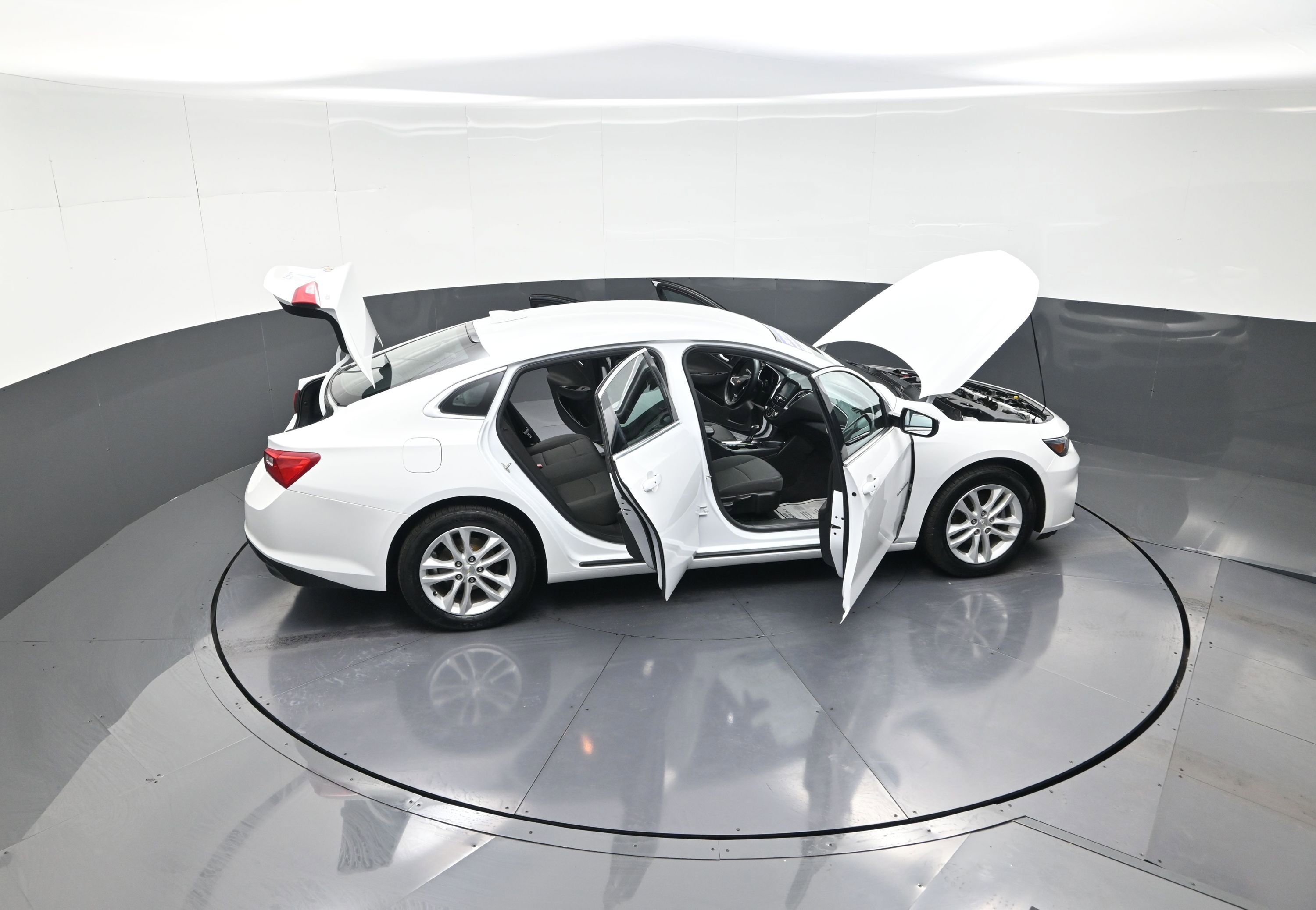 Used 2017 Chevrolet Malibu LT image 14