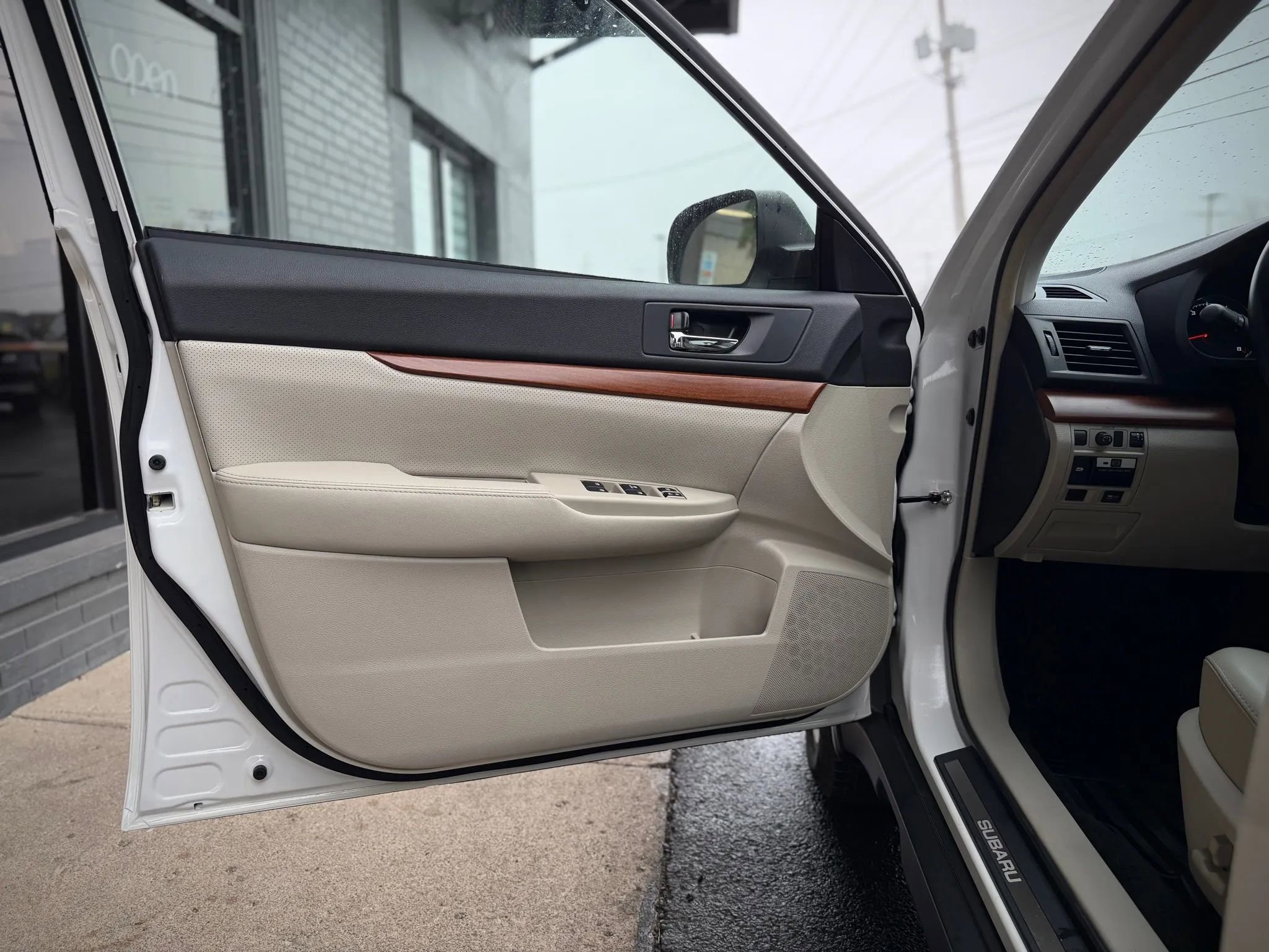 Used 2014 Subaru Outback 2.5i Limited image 7