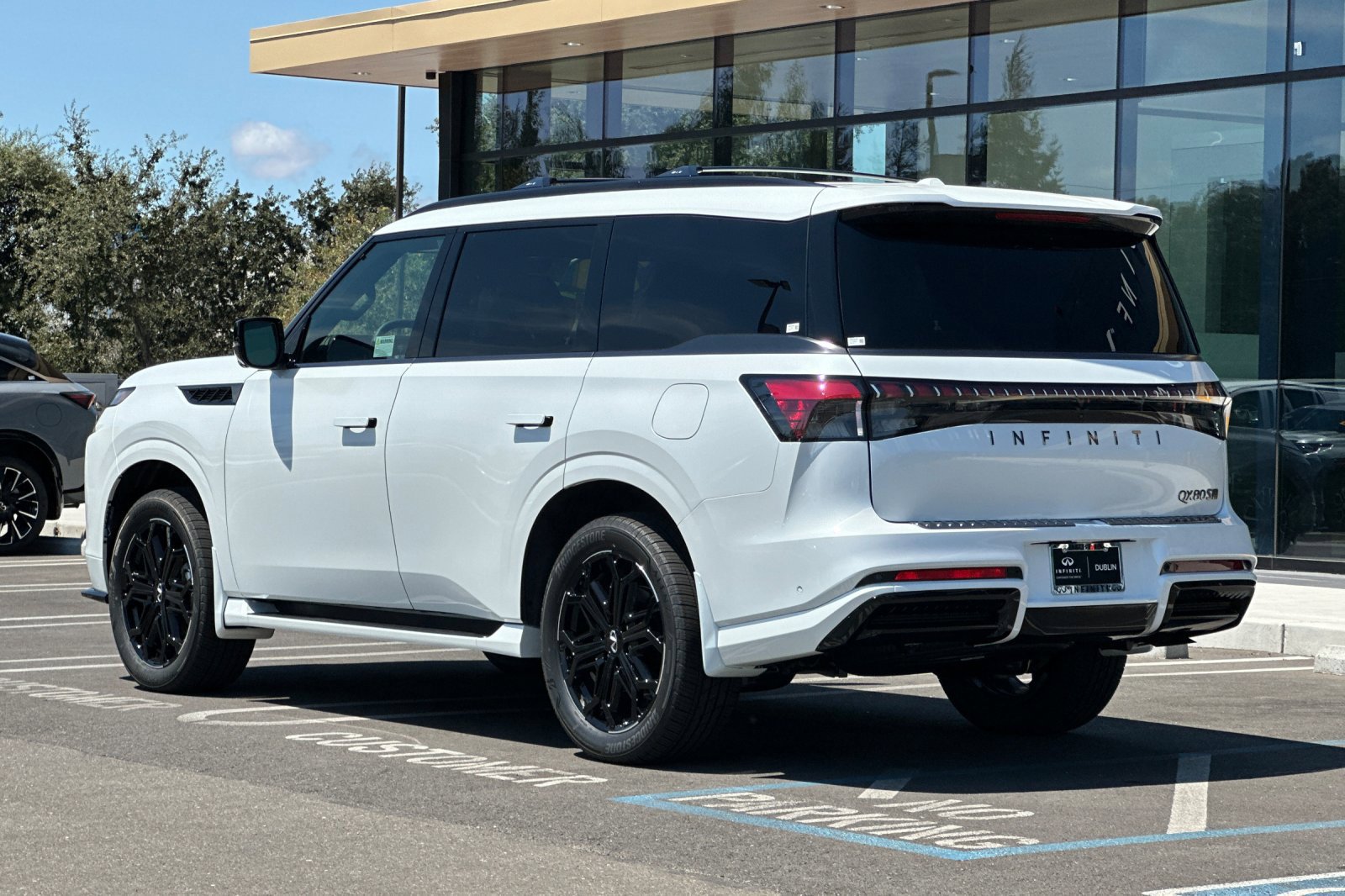 New 2027 INFINITI QX80 Sensory w/ Sport Exterior Package AWD/4WD image 3